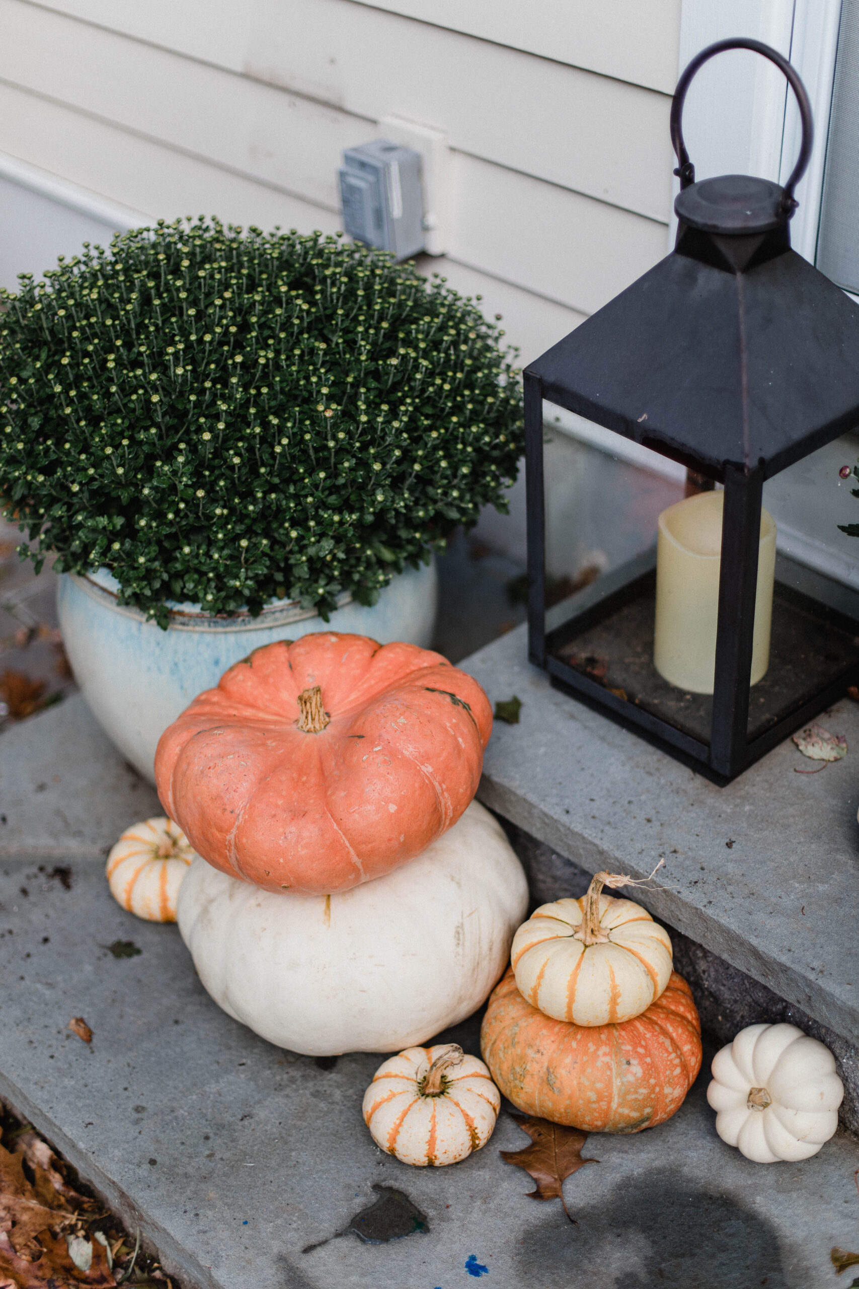 Looking for fall front porch ideas? Connecticut life and style blogger Lauren McBride shares her fall-inspired porch with sources.