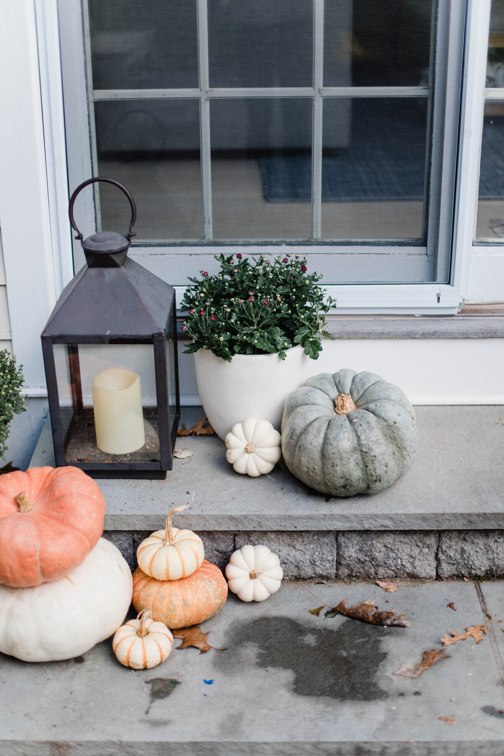 Looking for fall front porch ideas? Connecticut life and style blogger Lauren McBride shares her fall-inspired porch with sources.