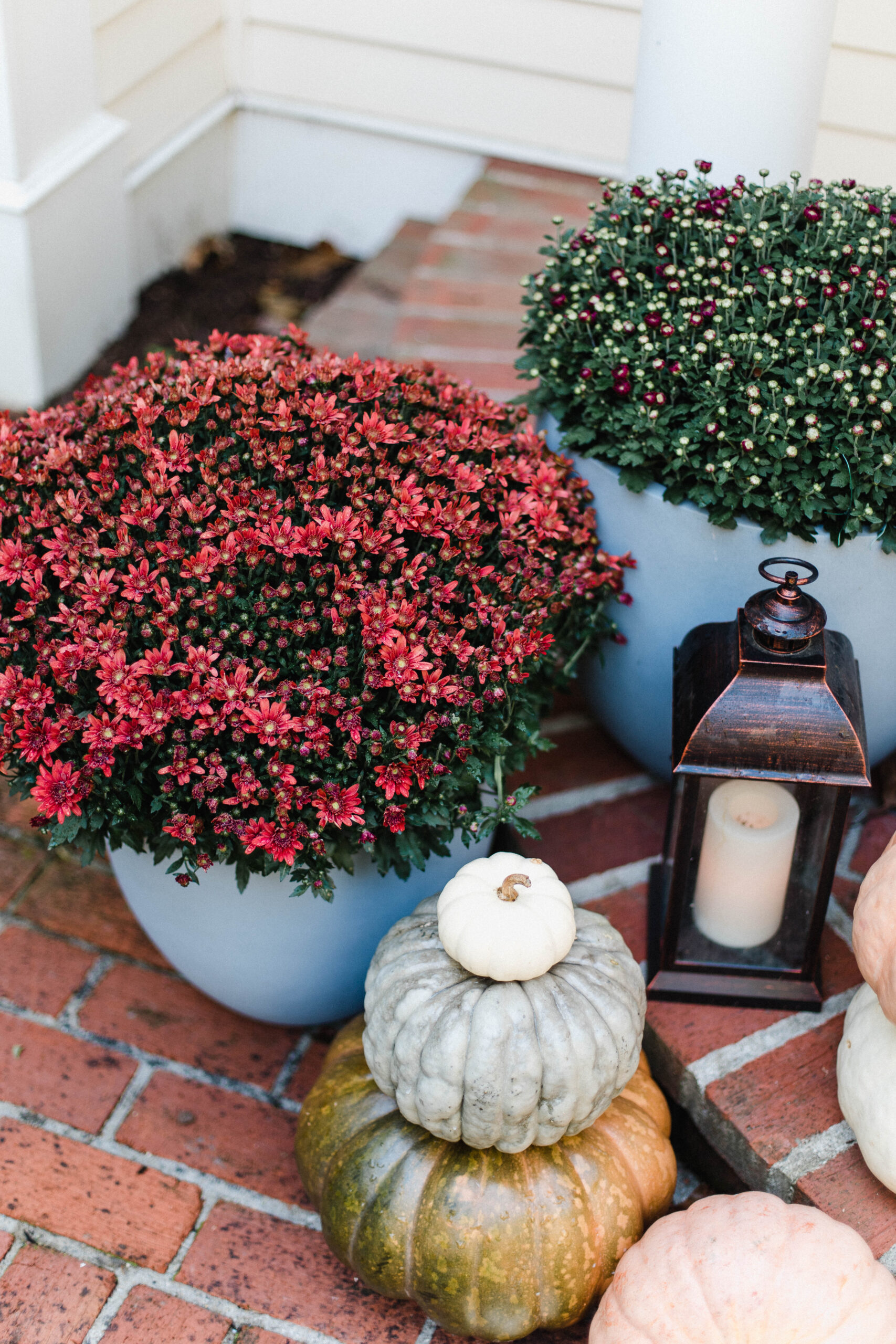 Looking for fall front porch ideas? Connecticut life and style blogger Lauren McBride shares her fall-inspired porch with sources.