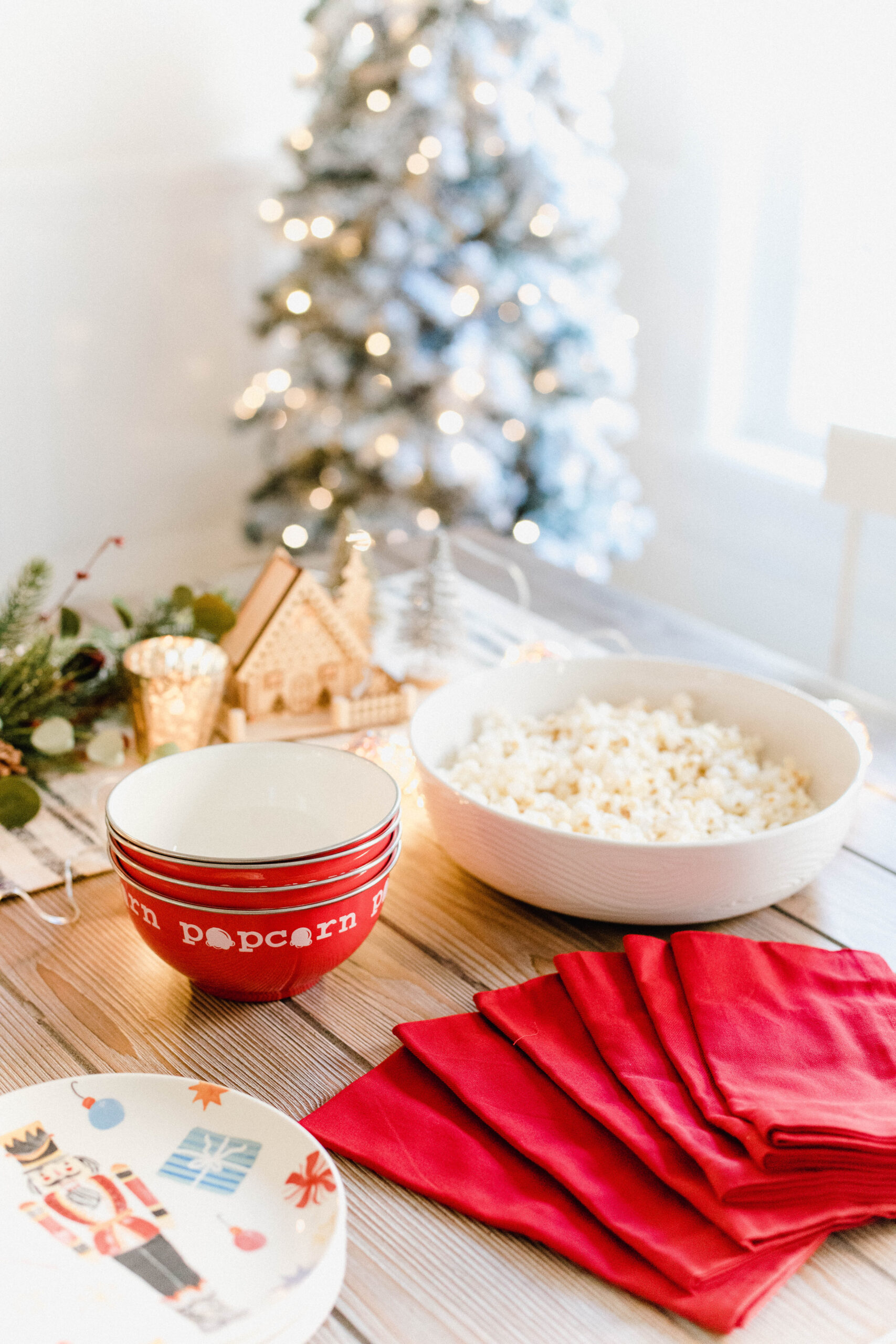 Looking for the perfect holiday hot cocoa bar? Connecticut Lifestyle blogger Lauren McBride is sharing her favorite finds for this festive holiday activity!