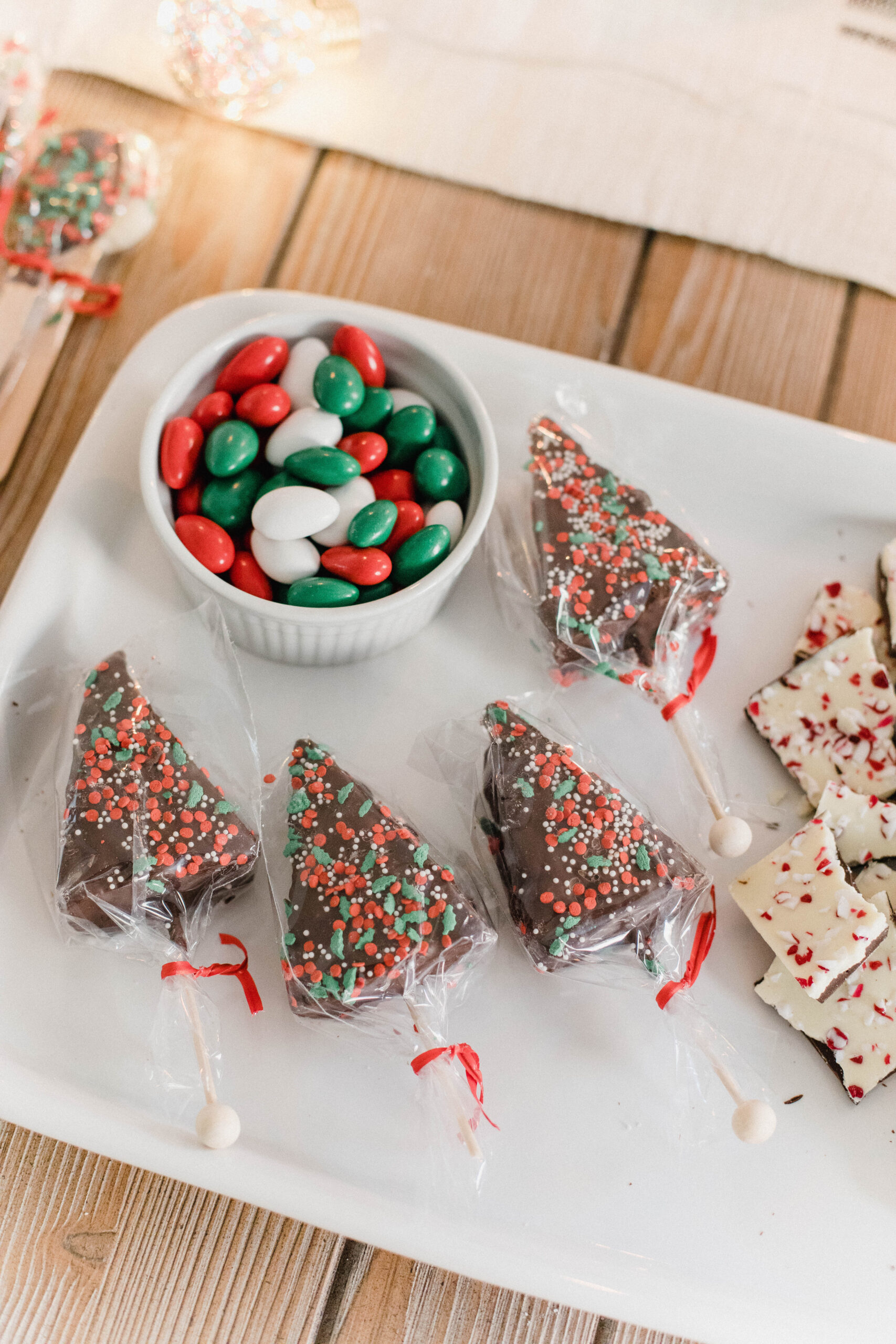 Looking for the perfect holiday hot cocoa bar? Connecticut Lifestyle blogger Lauren McBride is sharing her favorite finds for this festive holiday activity!