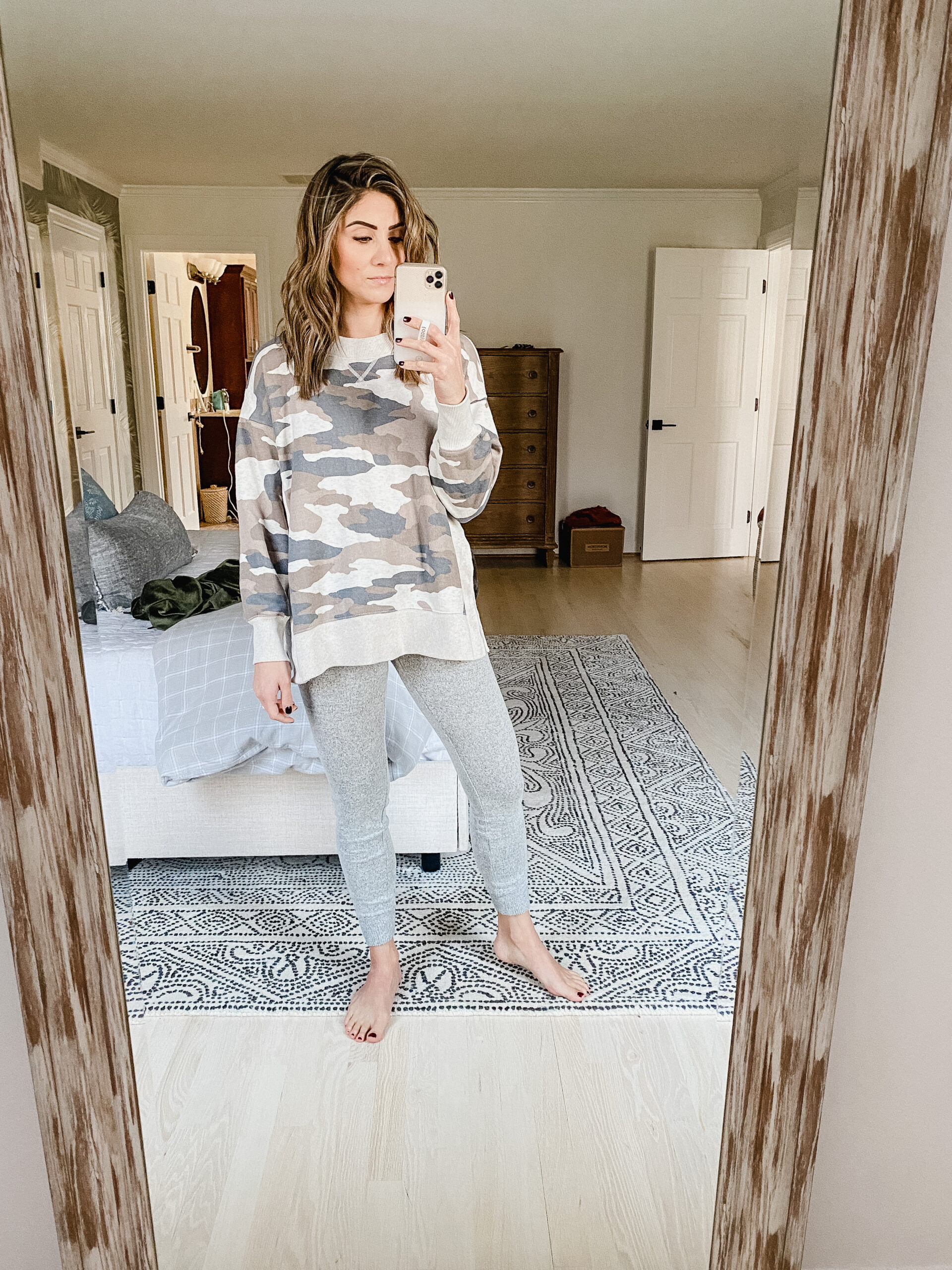 Connecticut life and style blogger Lauren McBride shares an Aerie Loungwear Try On featuring joggers, sweatshirts, and more. 