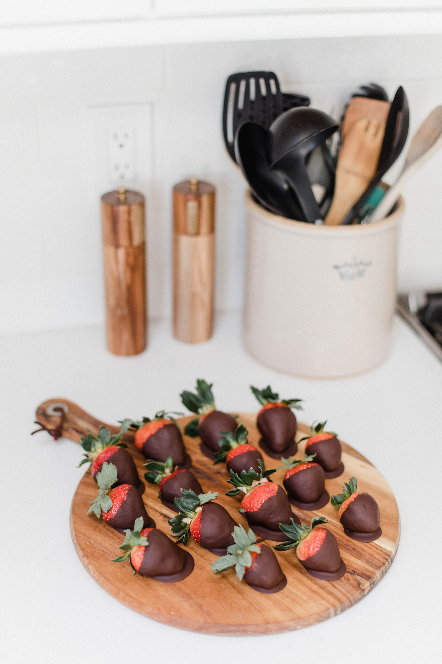 Connecticut life and style blogger Lauren McBride shares a Valentine's Day Charcuterie board include chocolate covered strawberry recipe.