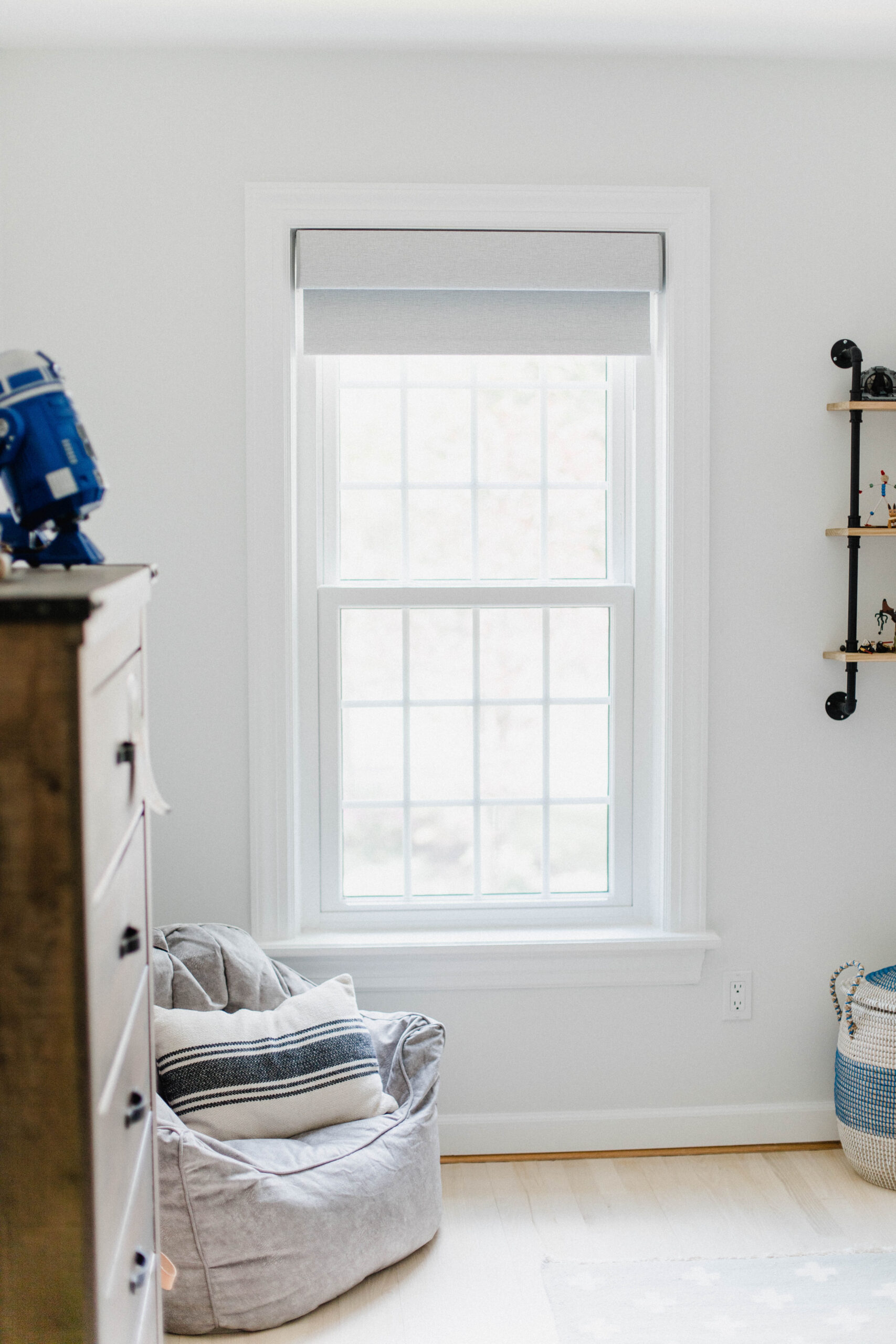 Looking for motorized shades for your home? Connecticut life and style blogger Lauren McBride shares Serena Smart Shades.