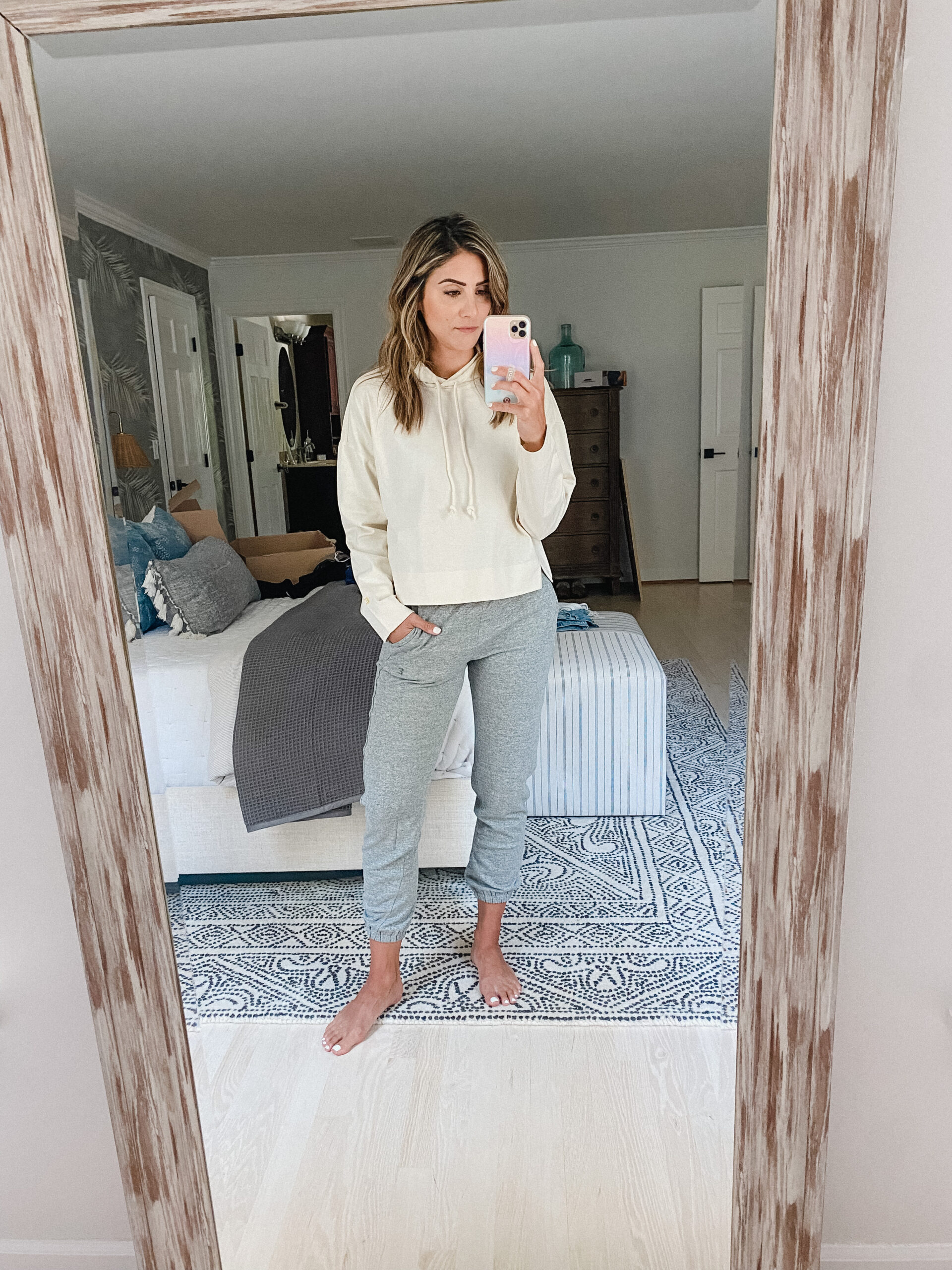 Connecticut life and style blogger Lauren McBride shares an Everlane try on featuring classic items for your summer closet.