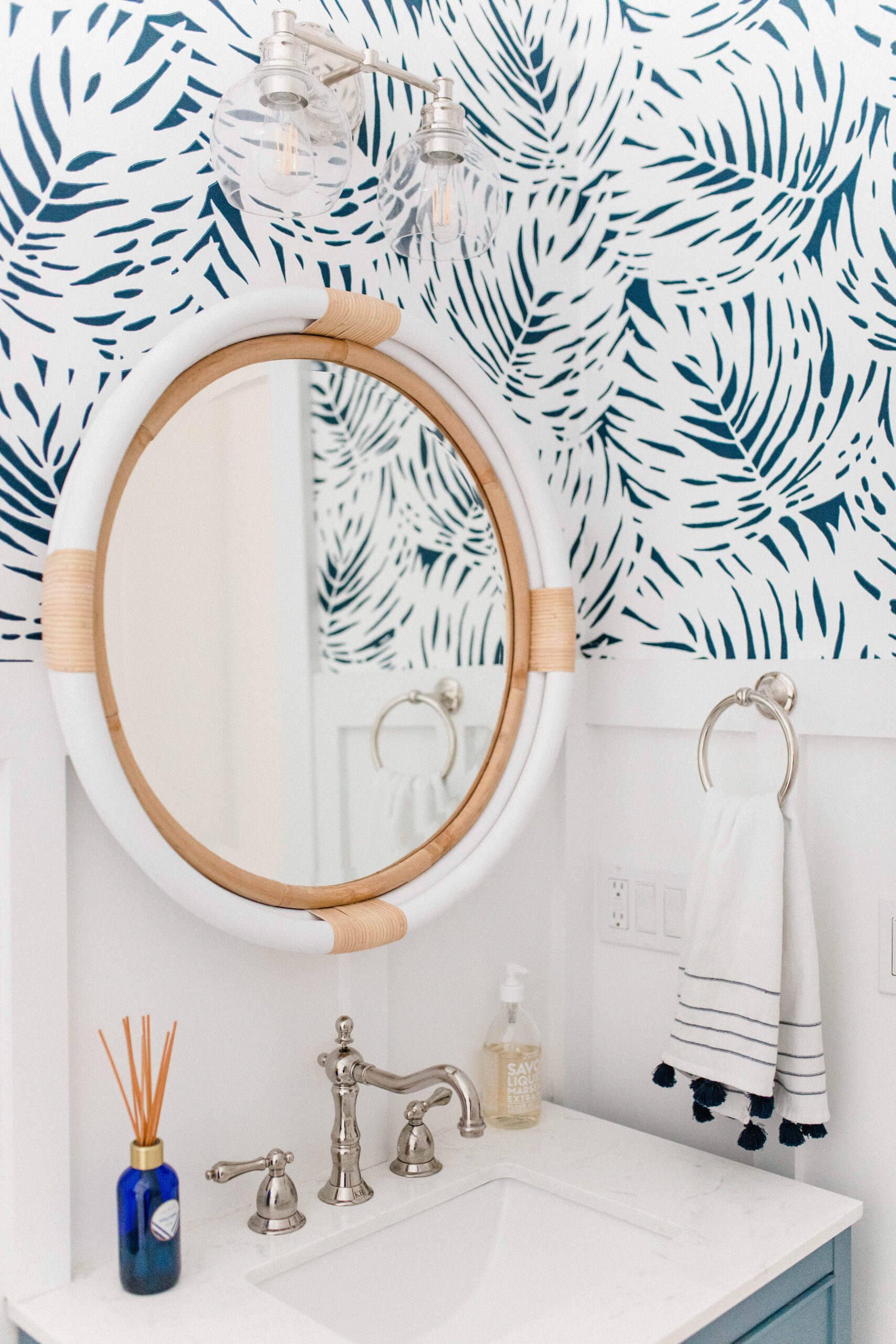 10 Coastal Wallpaper Ideas to Bring the Beach Home