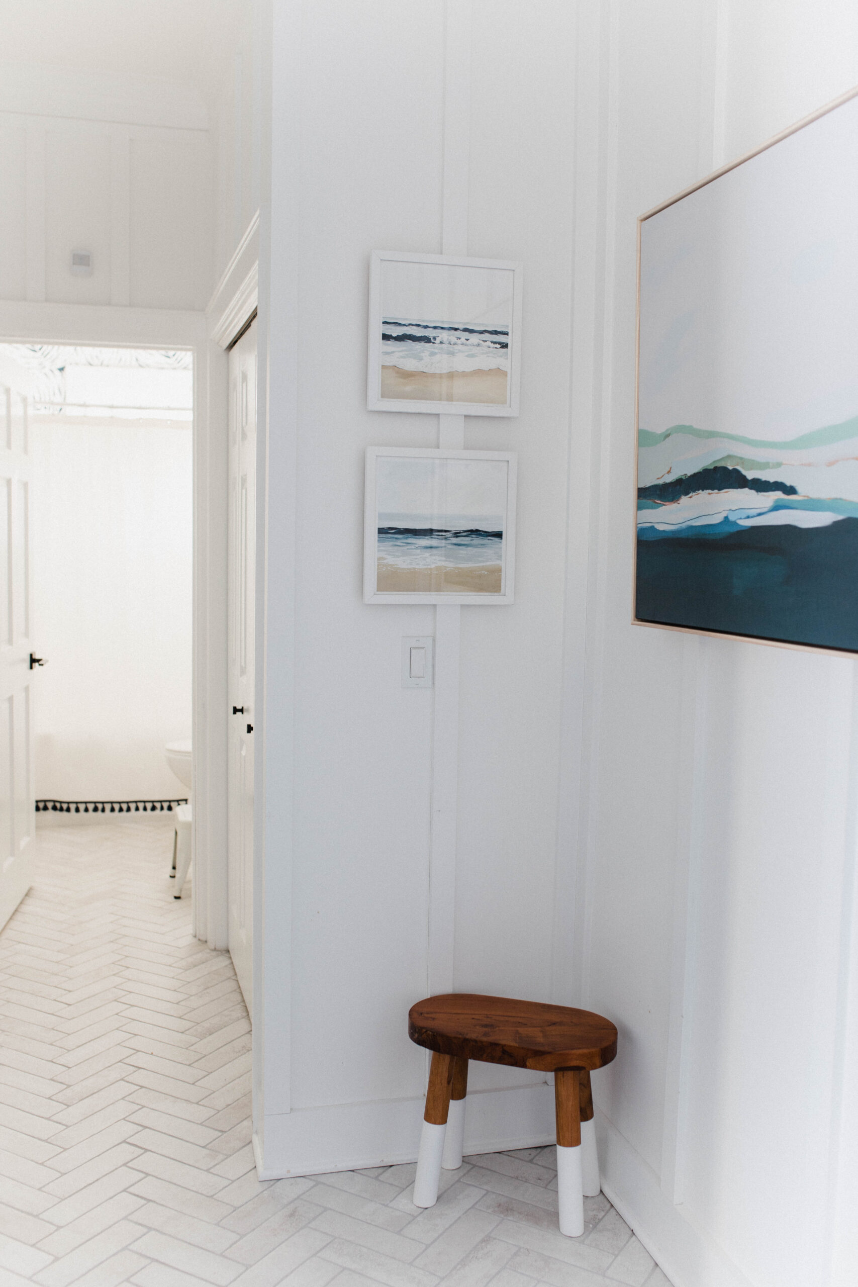 Connecticut life and style blogger Lauren McBride shares her modern coastal mudroom and bathroom makeover including sources.