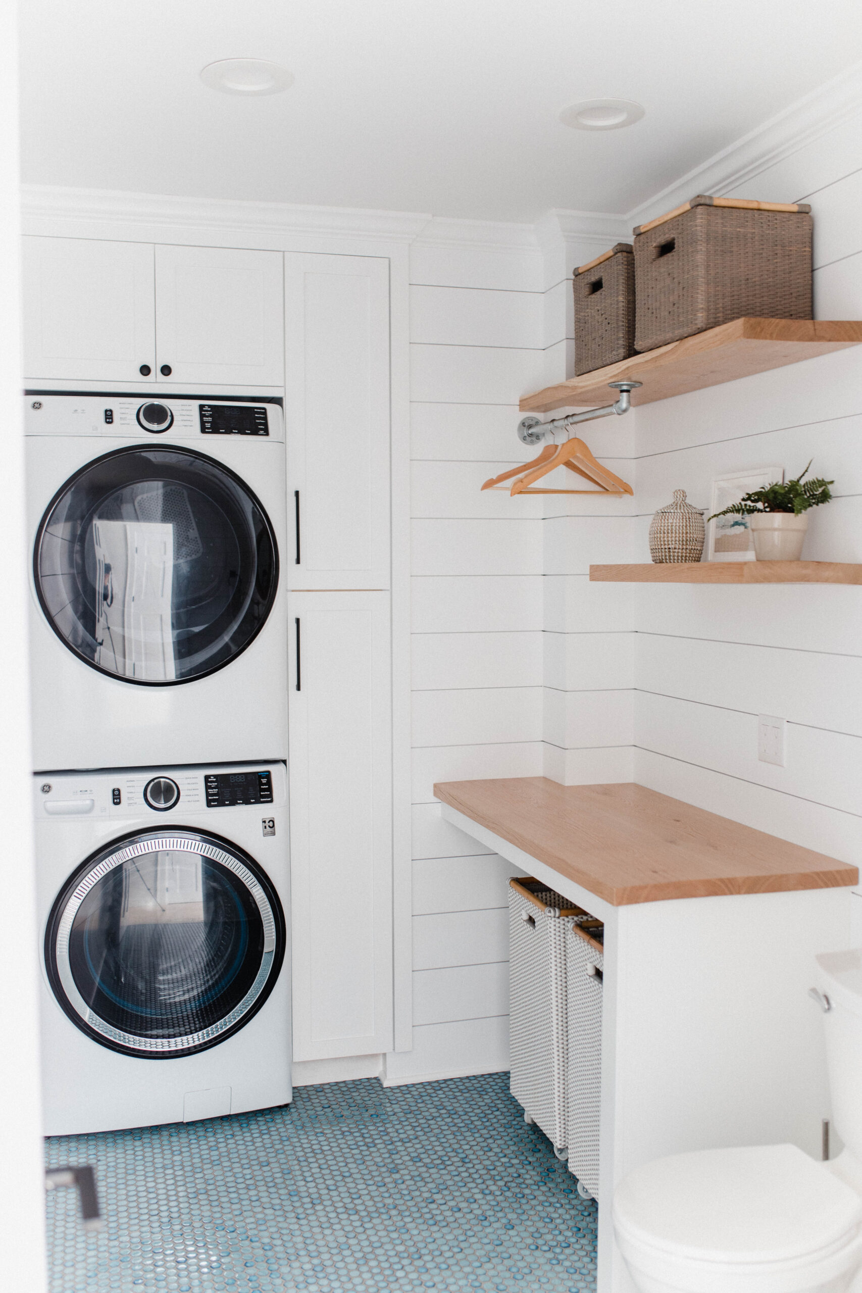 Connecticut life and style blogger Lauren McBride shares her modern coastal laundry room decor from Serena and Lily.