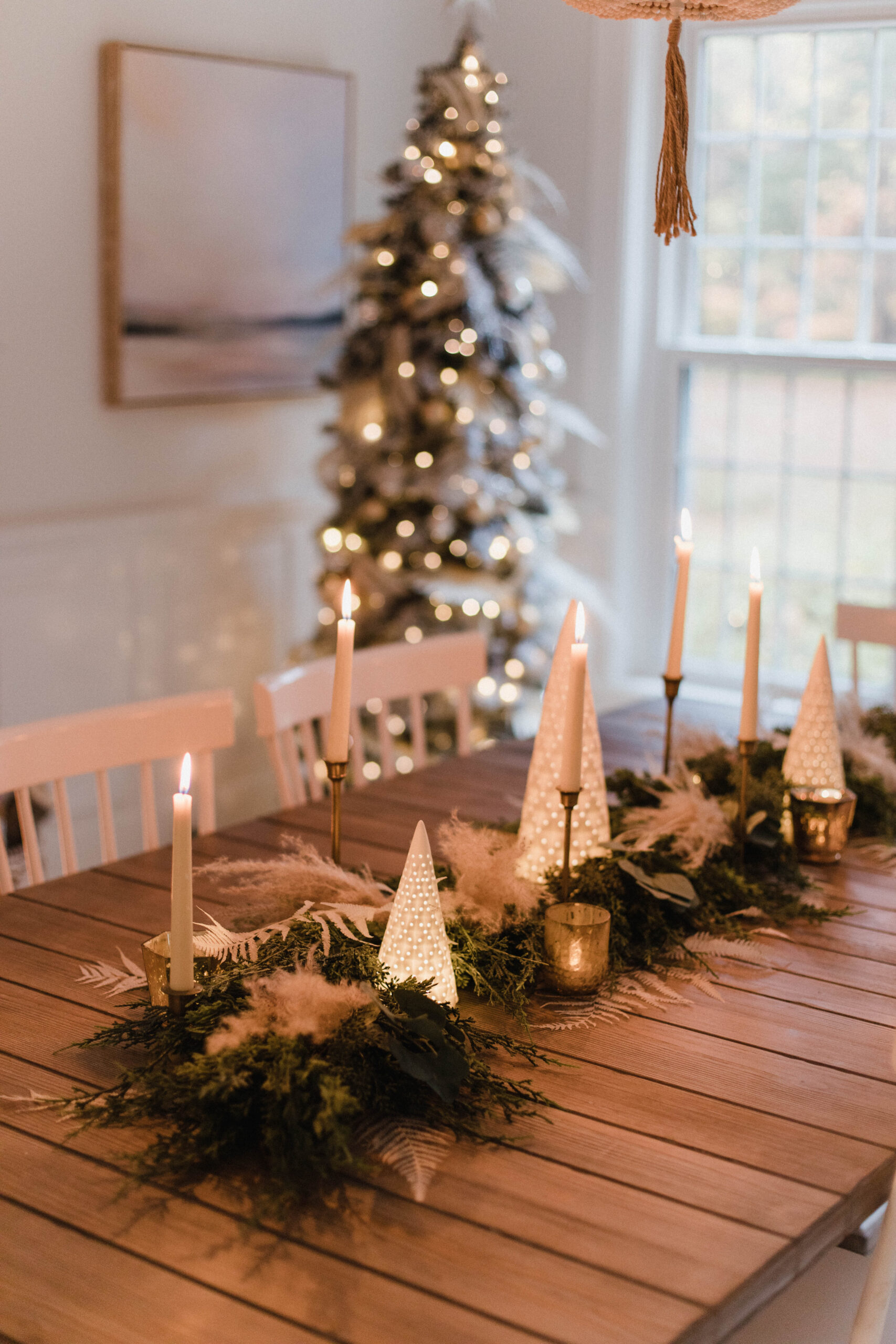 Connecticut life and style blogger Lauren McBride shares a romantic Christmas tablescape that's cozy and inviting for the season.