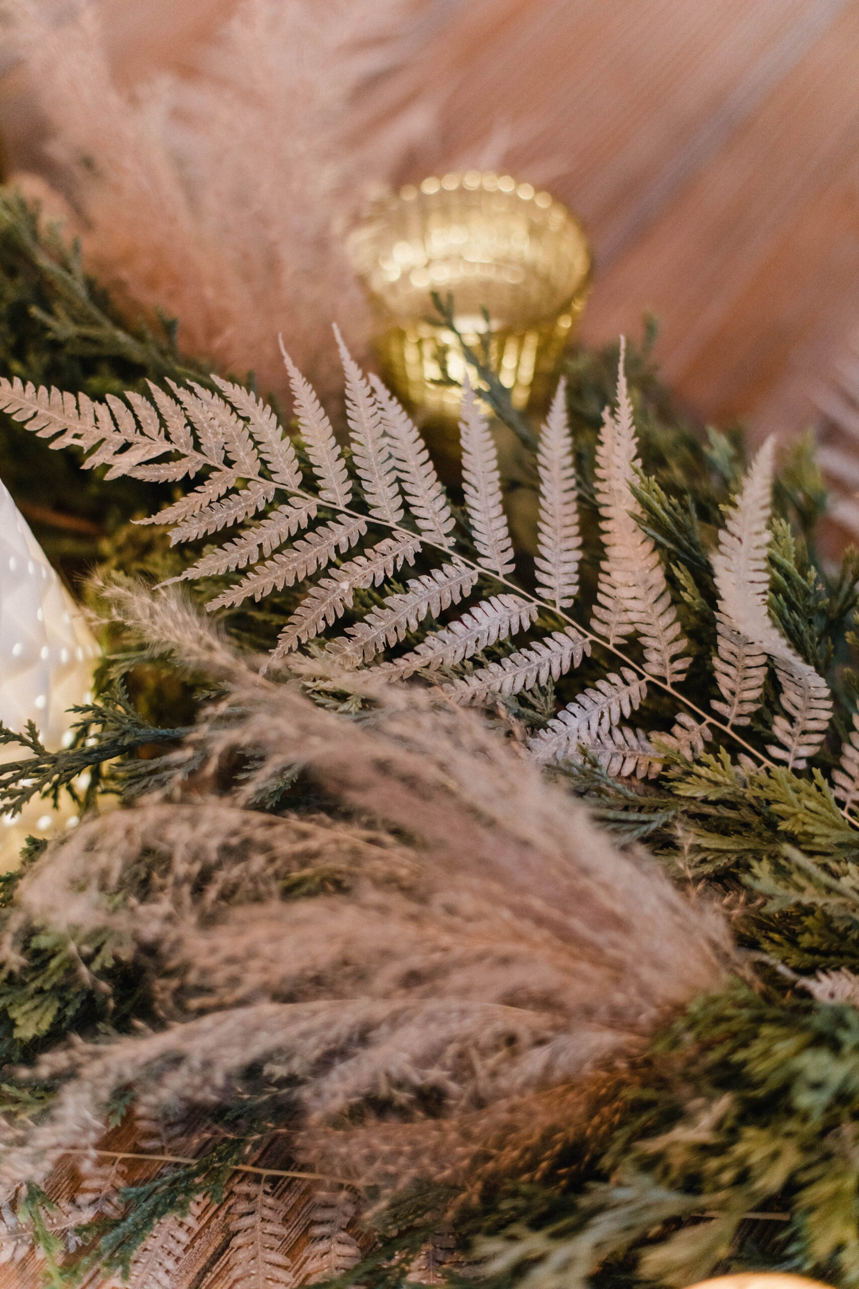 Connecticut life and style blogger Lauren McBride shares a romantic Christmas tablescape that's cozy and inviting for the season.