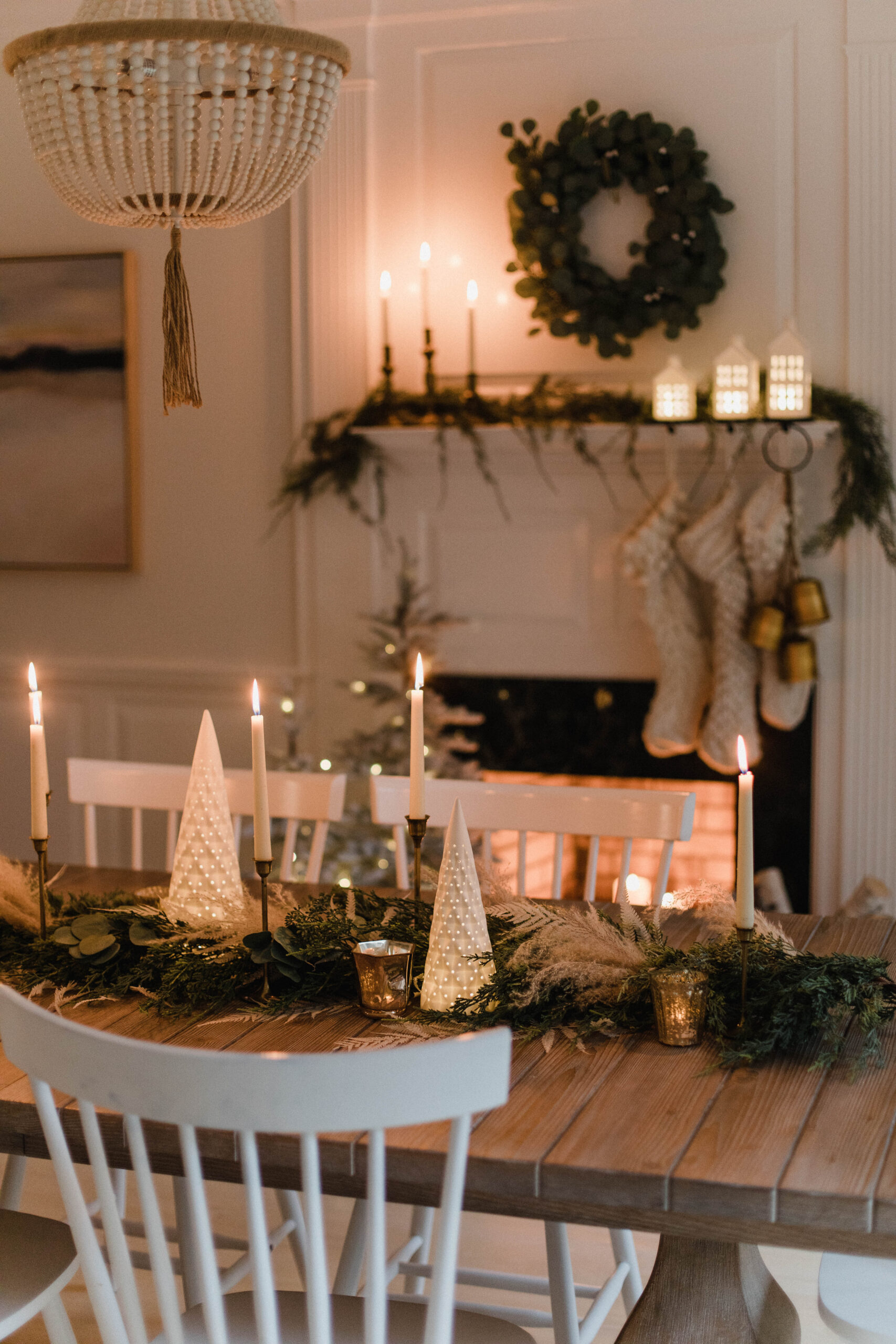 Connecticut life and style blogger Lauren McBride shares a romantic Christmas tablescape that's cozy and inviting for the season.