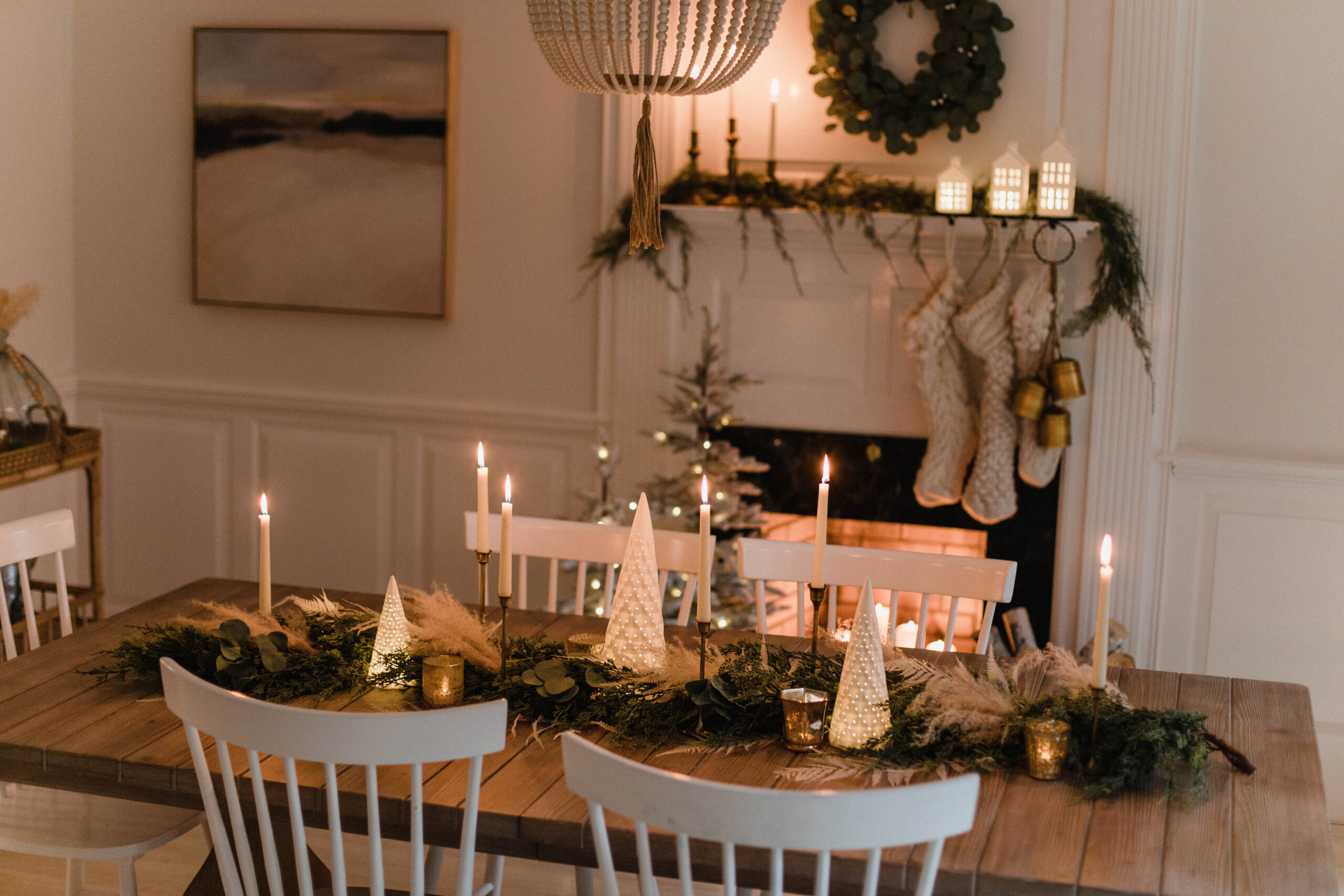 Connecticut life and style blogger Lauren McBride shares a romantic Christmas tablescape that's cozy and inviting for the season.