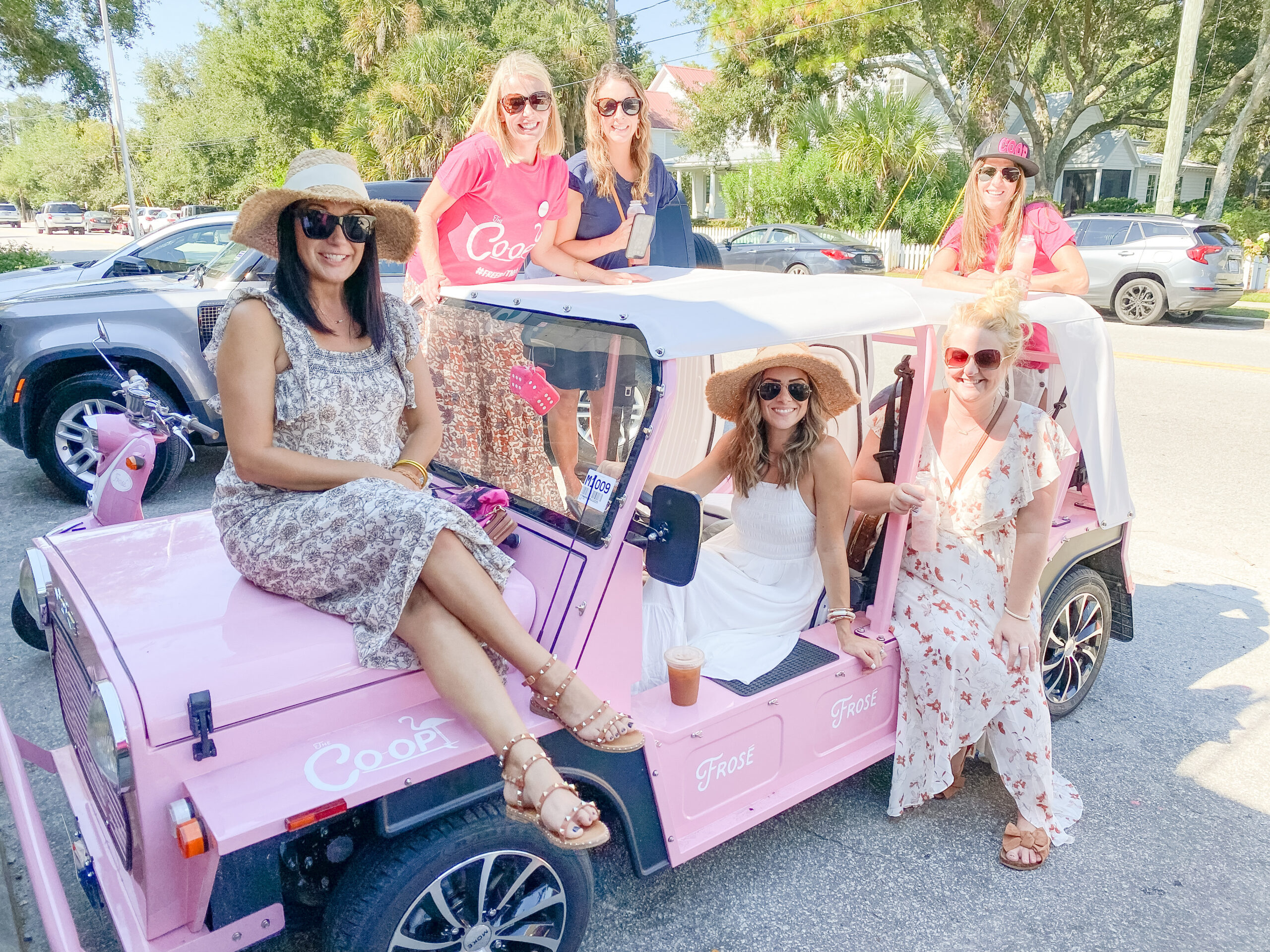 Connecticut life and stye blogger Lauren McBrides shares where to stay, eat, and what to do for a girls weekend in Charleston, South Carolina.