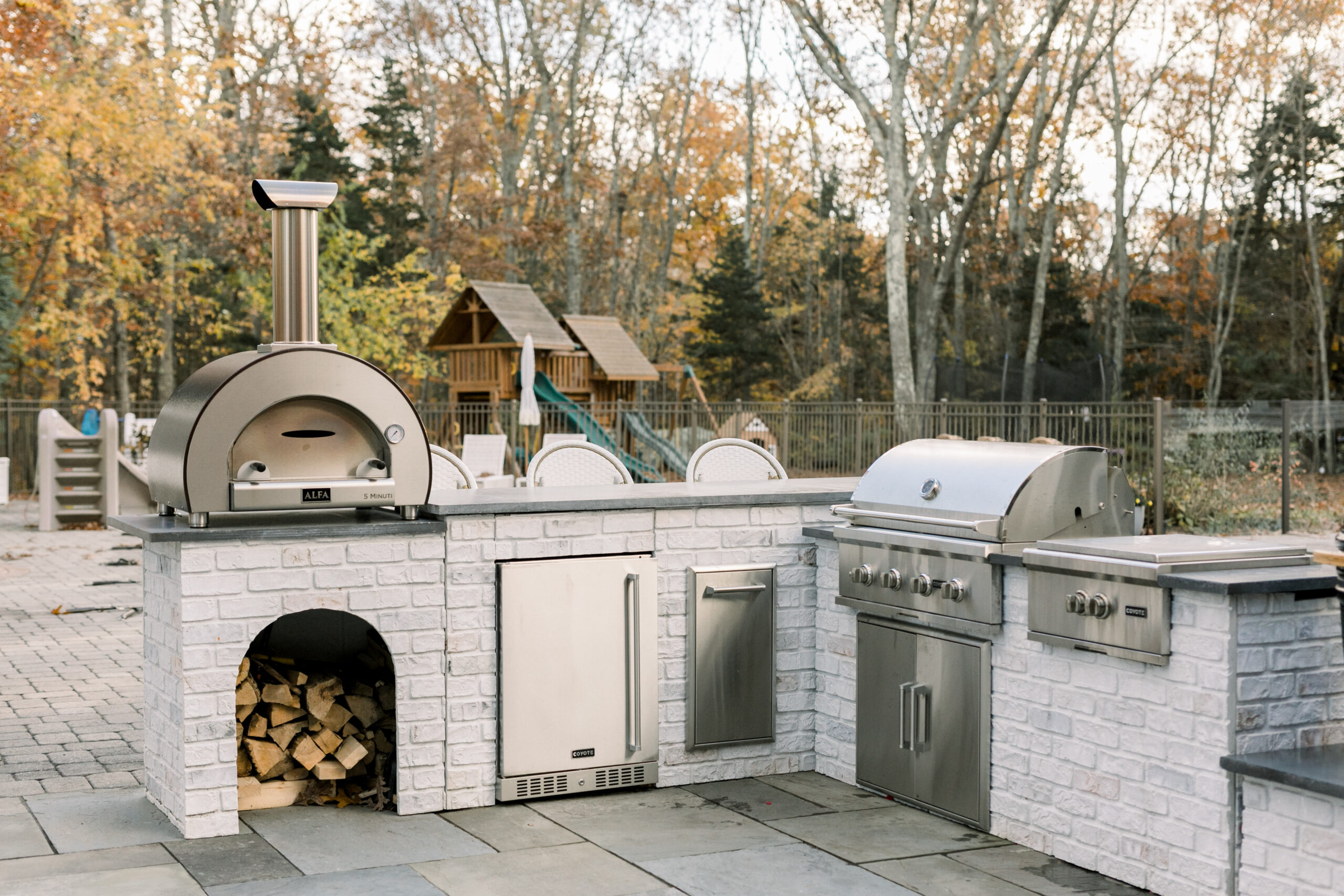 Connecticut life and style blogger Lauren McBride shares her outdoor kitchen with RTA Outdoor Living and Coyote Appliances.