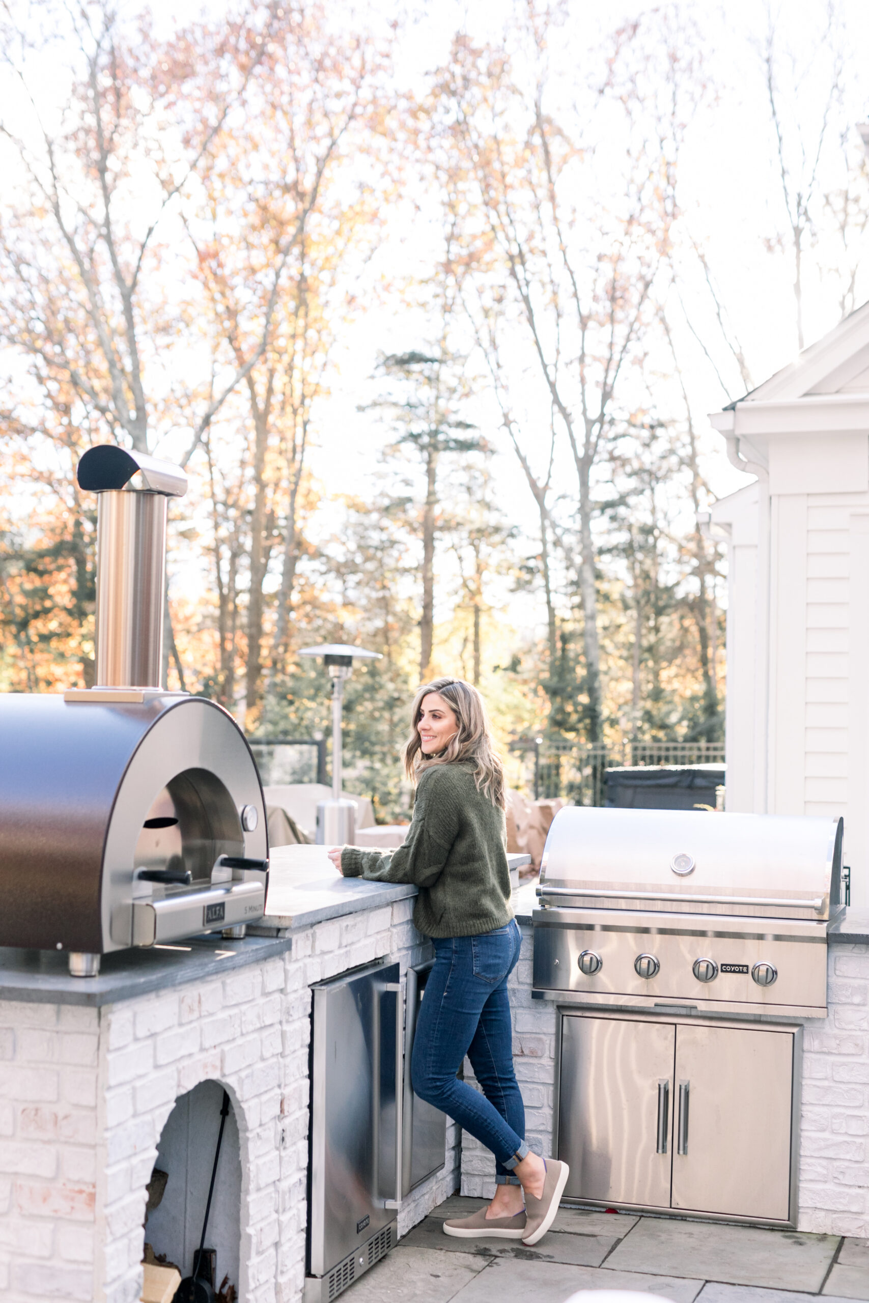 Connecticut life and style blogger Lauren McBride shares her outdoor kitchen with RTA Outdoor Living and Coyote Appliances.