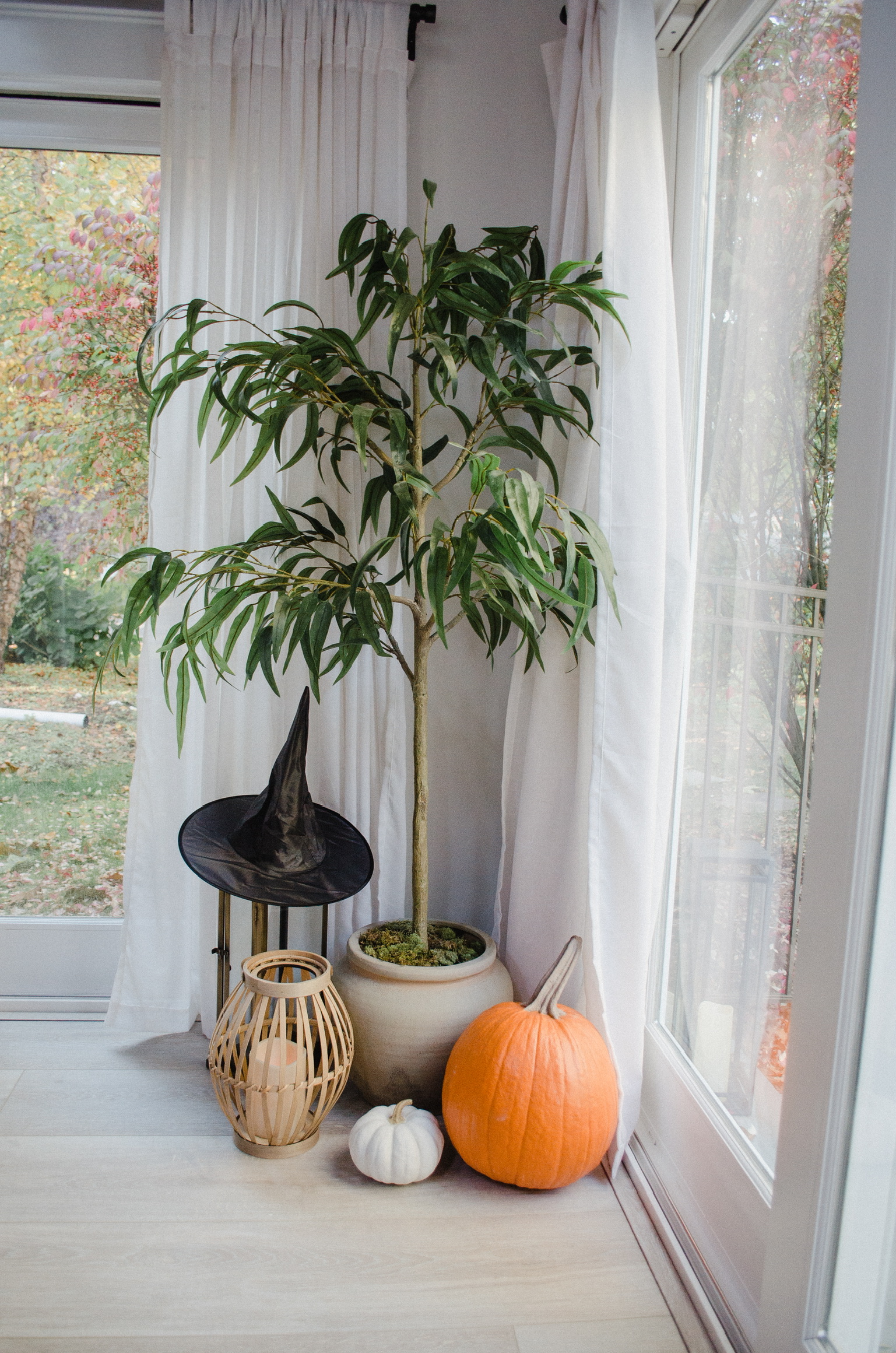 Connecticut life and style blogger Lauren McBride shares Halloween Party Decor Ideas, including Harry Potty themed and neutral decor.