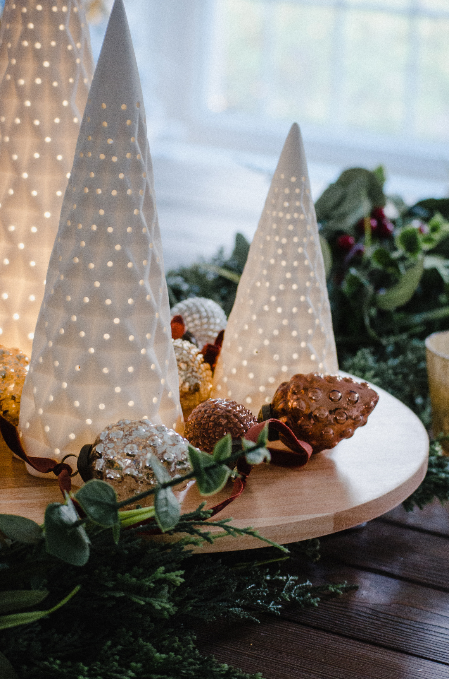 Connecticut Lifestyle blogger Lauren McBride shares a photo of her holiday tablescape..